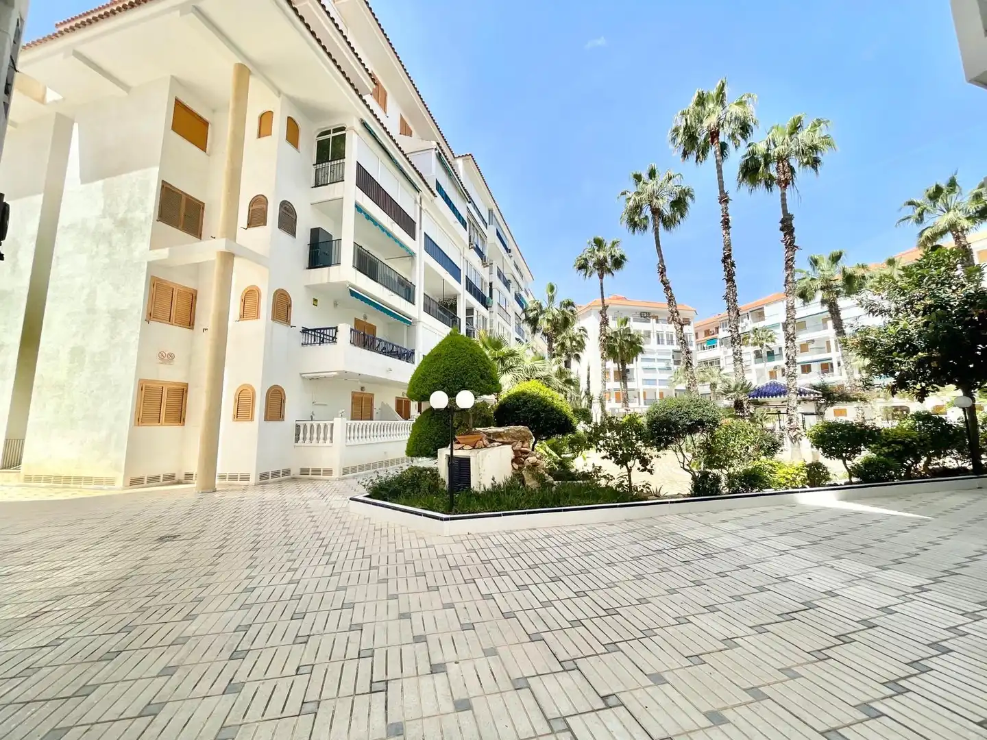 Außenansicht von Wohnung zur Miete in Torrevieja mit Klimaanlage, Heizung und Schwimmbad
