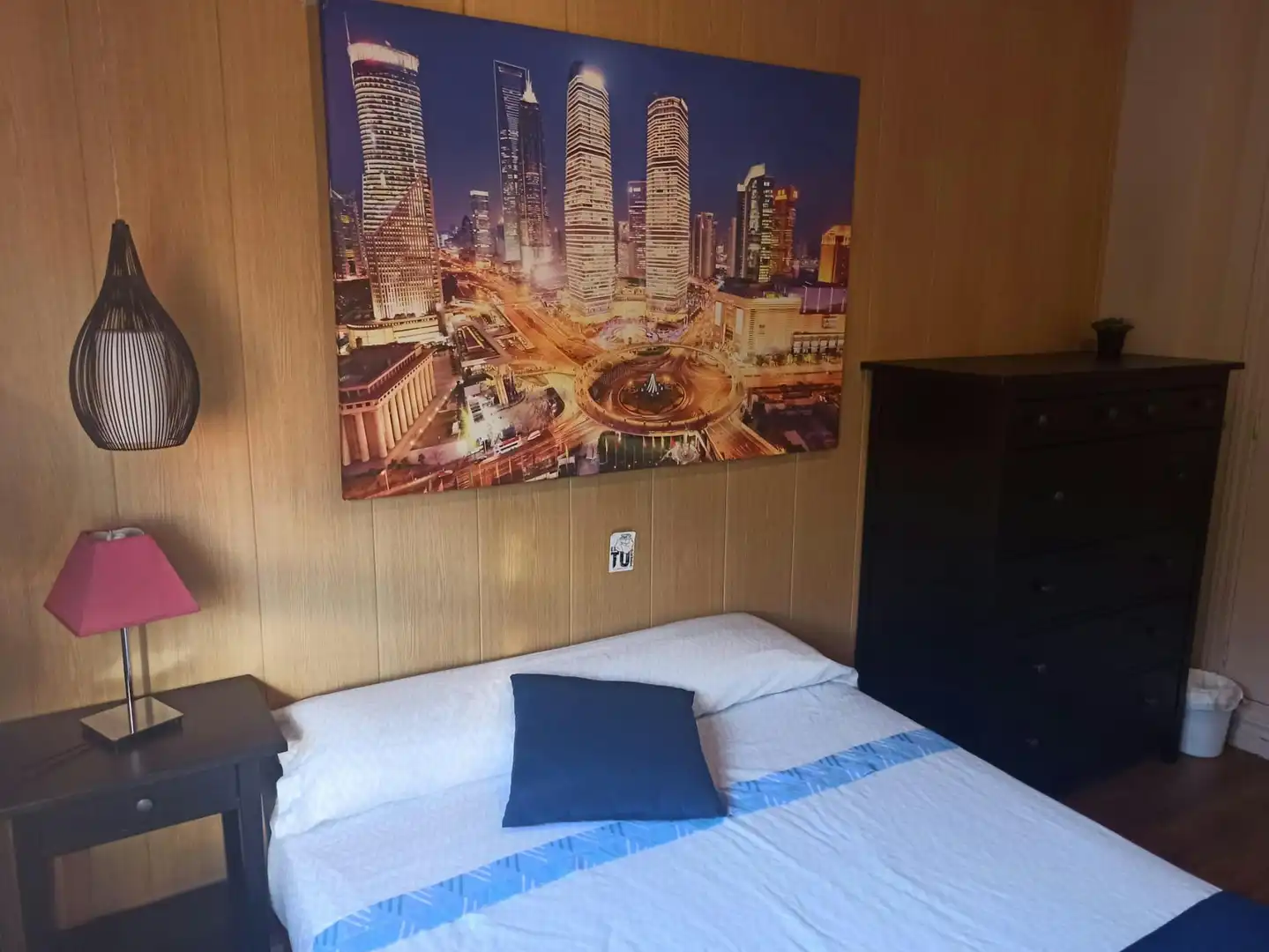 Room in N/A, Las Águilas