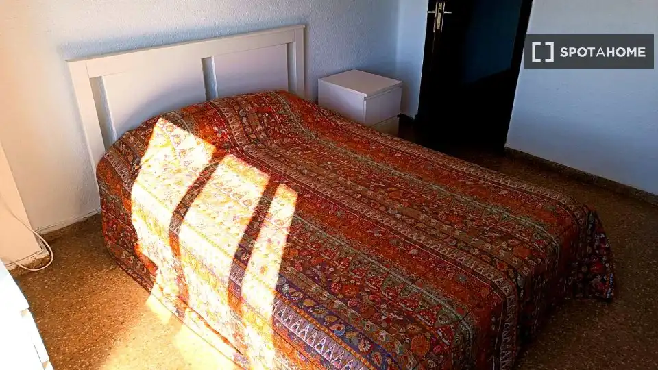 Habitación de Piso para compartir en Moncada con Aire acondicionado, Calefacción y Amueblado