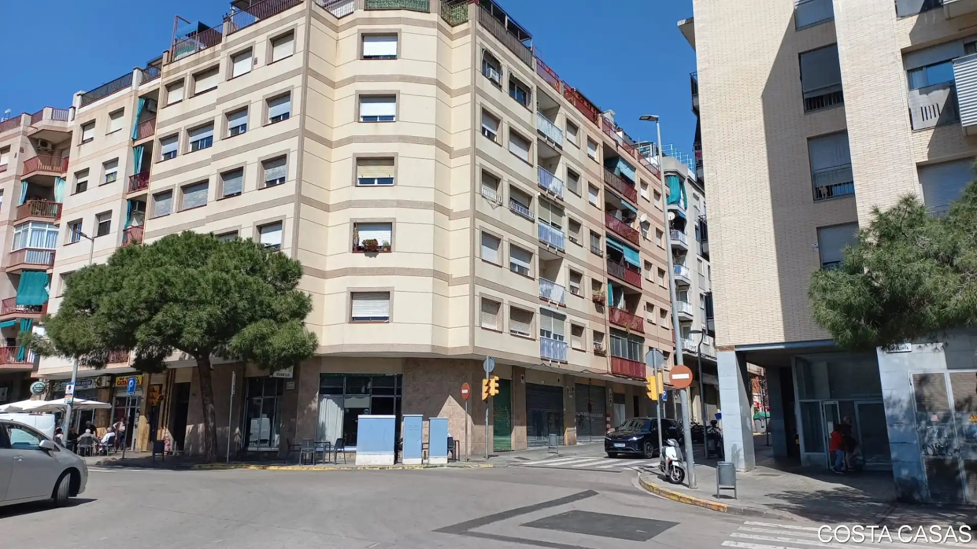 Vista exterior de Piso en venta en L'Hospitalet de Llobregat con Balcón