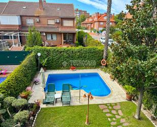 Swimming pool of Single-family semi-detached for sale in Valdemoro  with Air Conditioner, Heating and Private garden