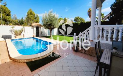 Exterior view of Single-family semi-detached for sale in La Pobla de Vallbona  with Air Conditioner, Terrace and Swimming Pool