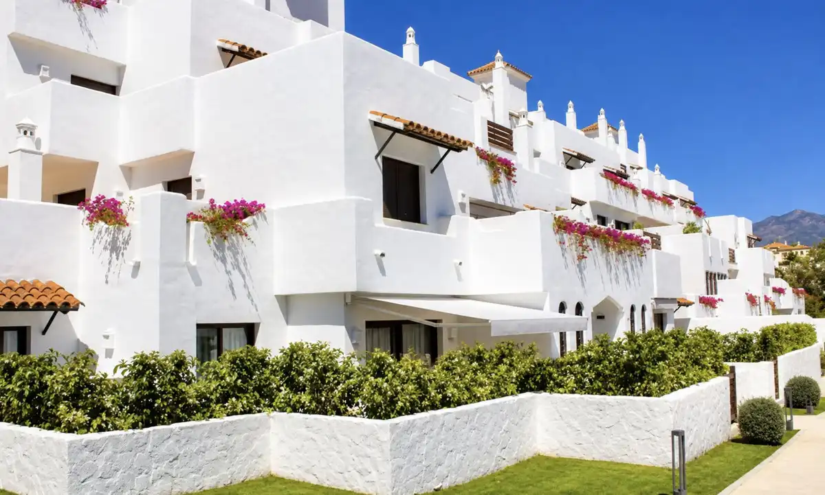Ground floor with pool for sale in Selwo