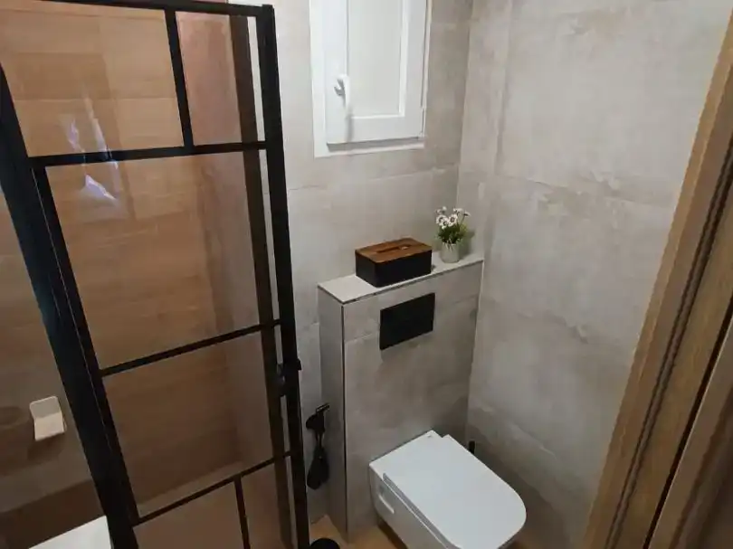 Baño de Piso de alquiler en Santander con Parquet y Amueblado