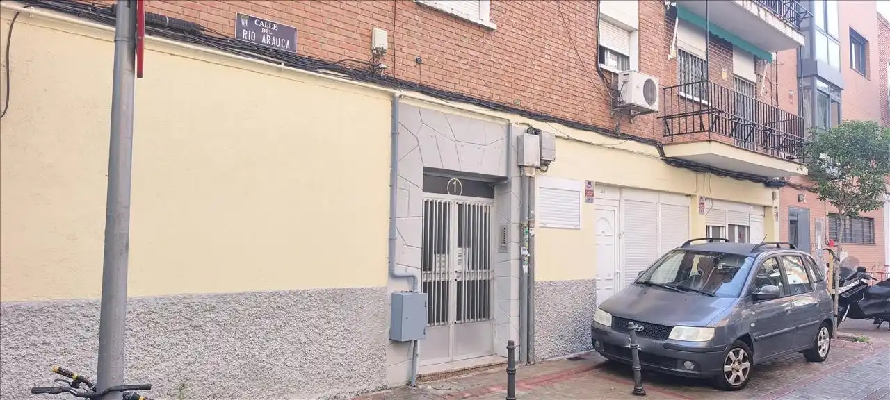 Vista exterior de Piso en venta en Madrid