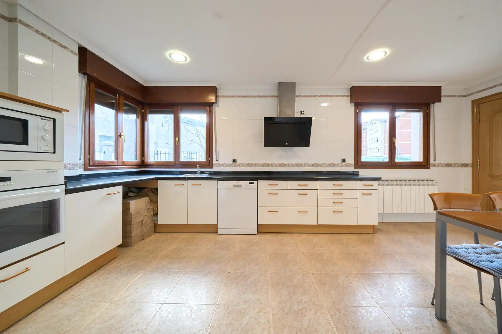 Kitchen of Houses for sale in Vitoria - Gasteiz  with Heating, Private garden and Parquet flooring