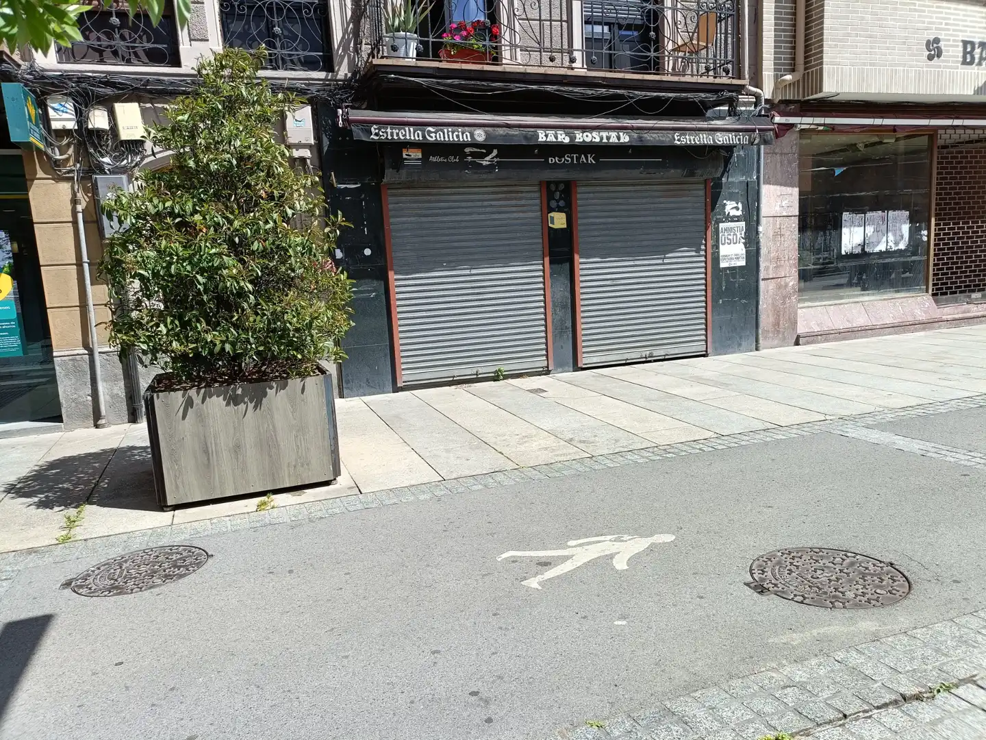 Vista exterior de Local en venda en Erandio amb Terrassa i Moblat