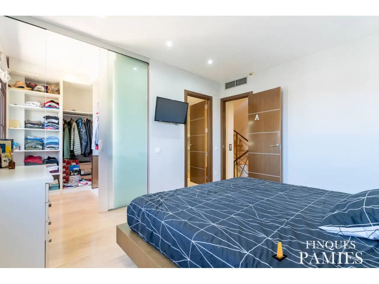 Habitación de Casa adosada en venta en Riudoms con Aire acondicionado, Calefacción y Jardín privado
