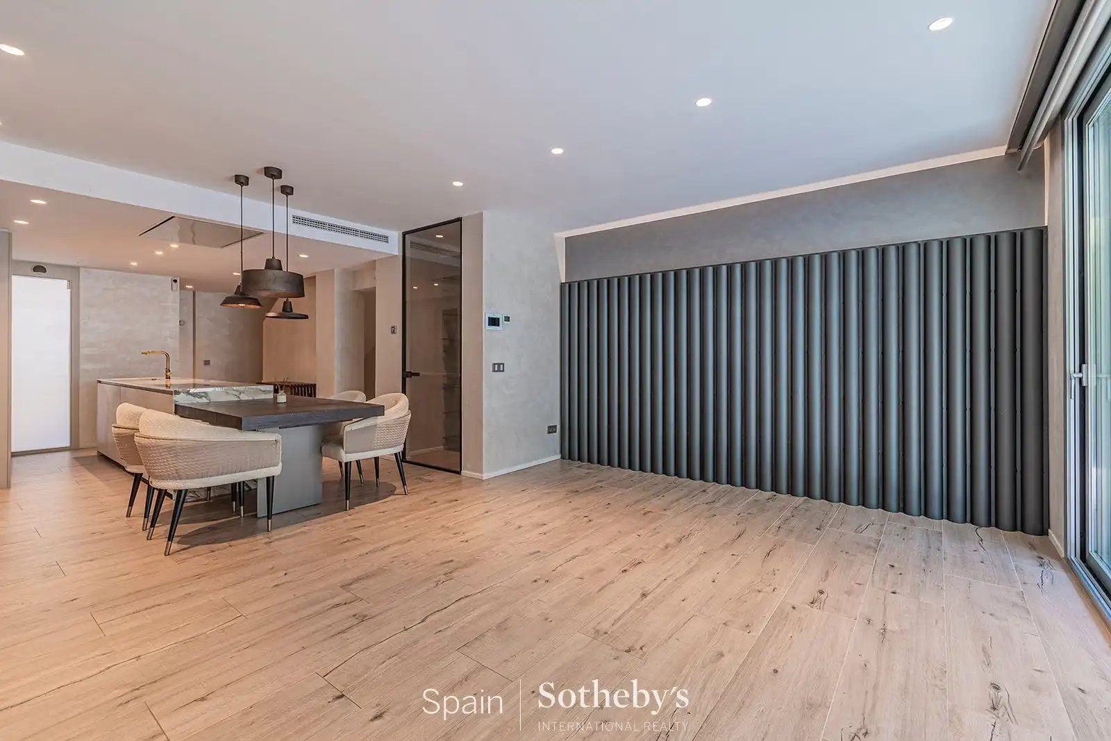 Sala d'estar de Casa adosada en venda en Barcelona amb Aire condicionat, Terrassa i Traster