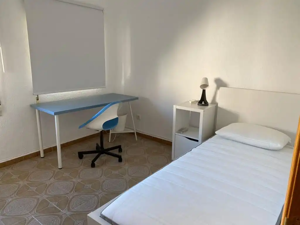 Bedroom of Flat for rent in Granada  with Air Conditioner, Heating and Furnished