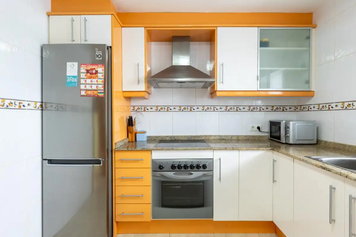 Küche von Wohnung zum Verkauf in Montserrat mit Klimaanlage und Heizung