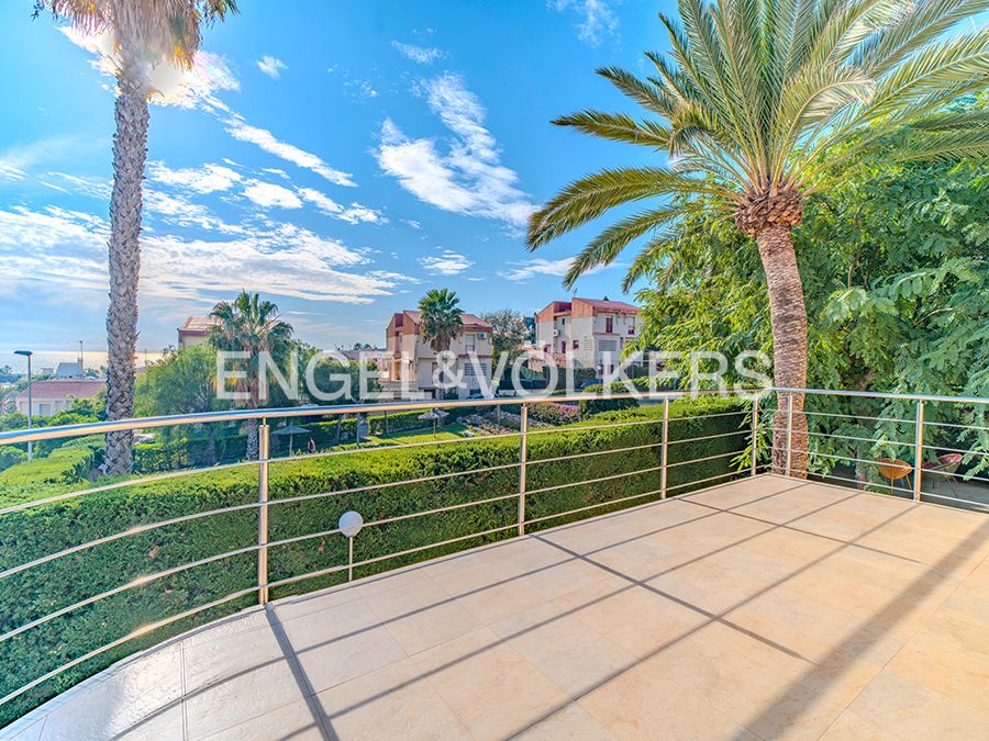 Terrassa de Casa o xalet de lloguer en Alicante / Alacant amb Aire condicionat, Calefacció i Jardí privat