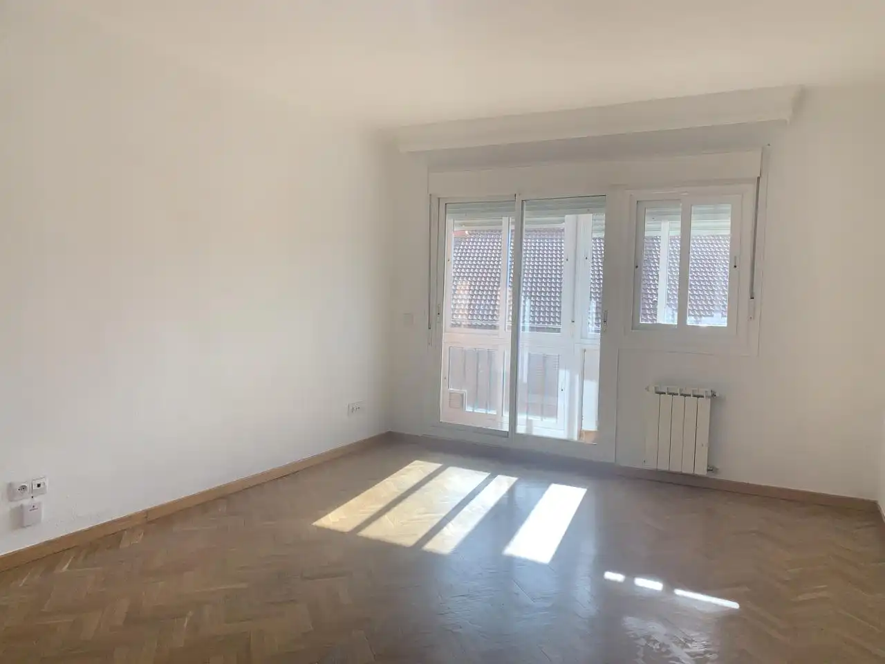 Sala de estar de Piso de alquiler en Manzanares El Real con Parquet, Terraza y Piscina comunitaria