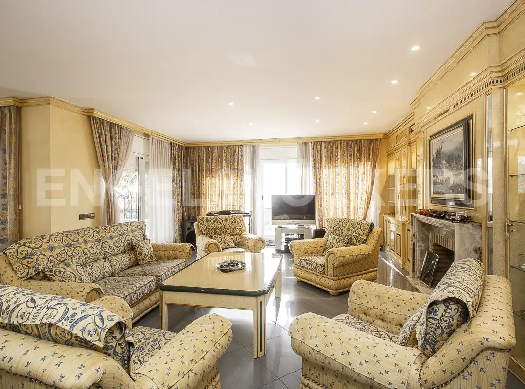 Sala d'estar de Casa o xalet en venda en Premià de Dalt amb Aire condicionat, Calefacció i Jardí privat