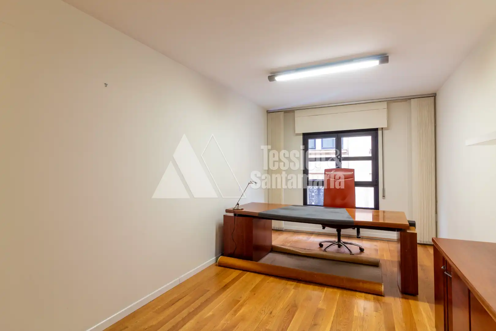 Büro zur Miete in Gijón  mit Heizung und Möbliert