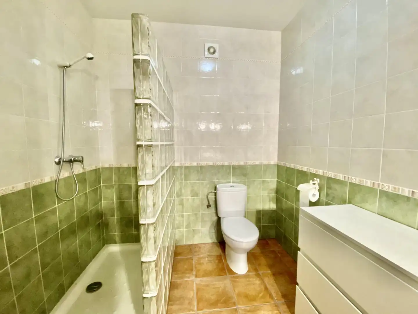 Baño de Casa o chalet en venta en Los Cortijos  con Calefacción, Terraza y Trastero
