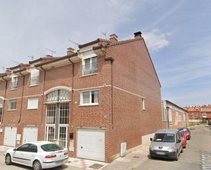 Vista exterior de Casa adosada en venda en Santovenia de Pisuerga