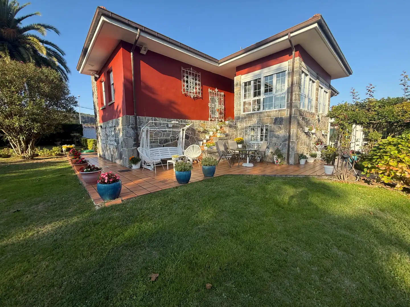 Vista exterior de Casa o chalet en venta en Castrillón con Calefacción, Jardín privado y Piscina