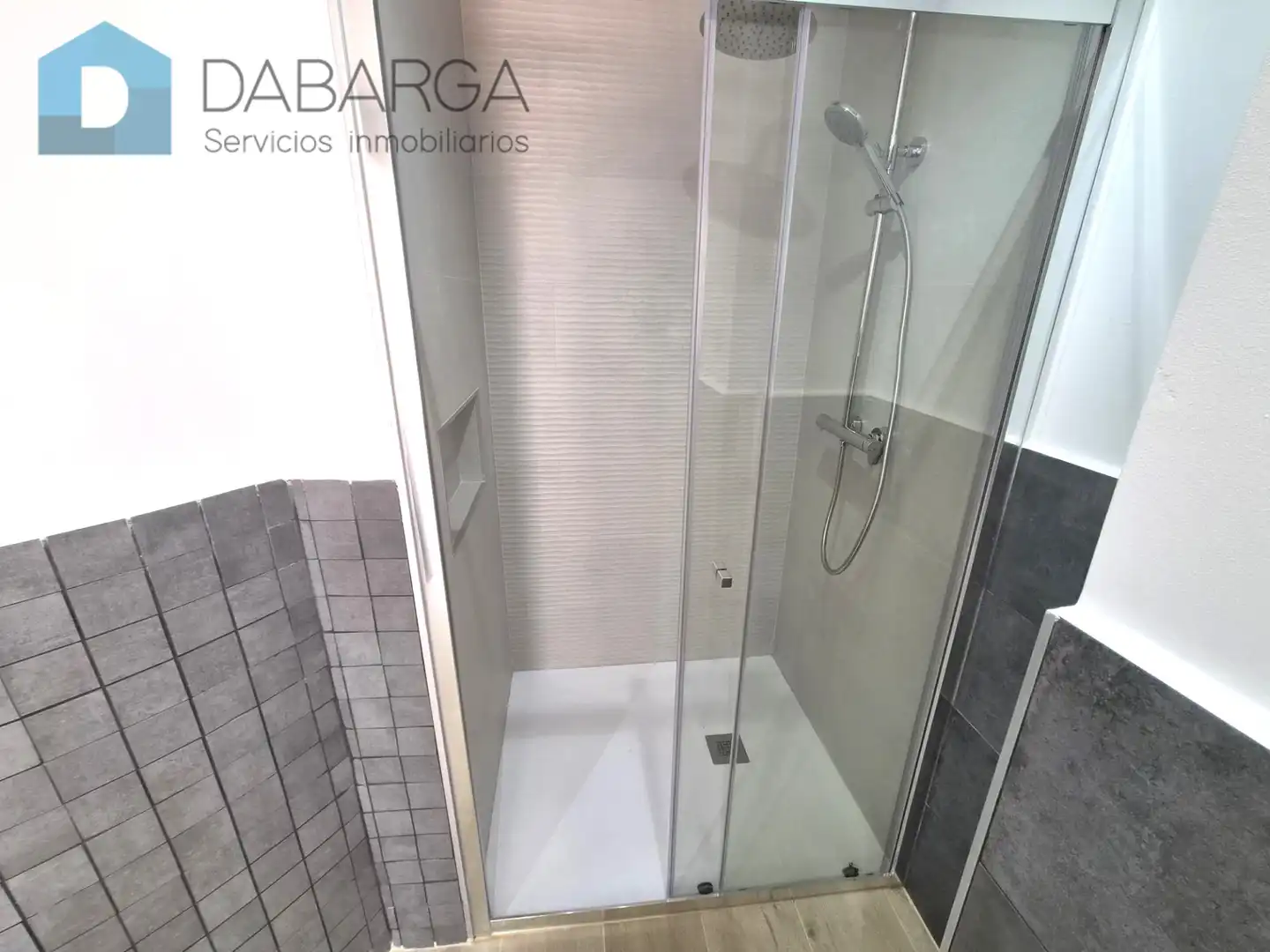 Badezimmer von Wohnung zum Verkauf in Ripollet mit Klimaanlage, Parkett und Terrasse