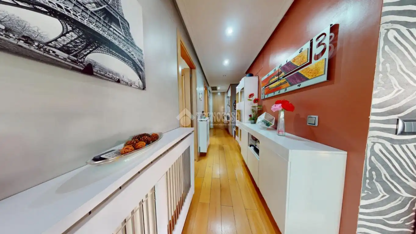 Flat for sale in Madrid  with Air Conditioner, Heating and Storage room