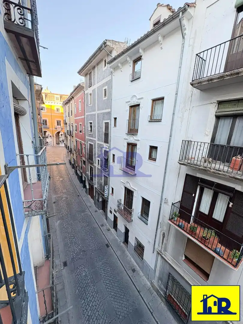 Vista exterior de Piso de alquiler en Cuenca con Calefacción, Terraza y Amueblado