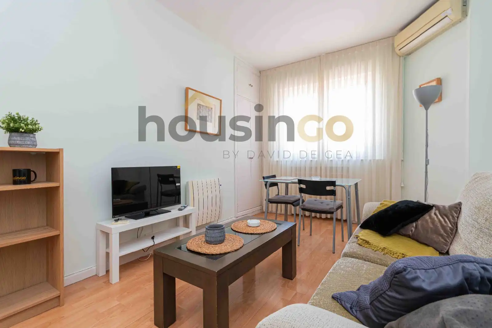 Living room of Flat for rent in Madrid  with Air Conditioner, Heating and Storage room