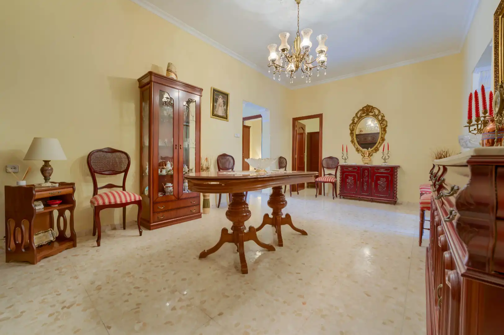 Comedor de Casa adosada en venta en Mairena del Aljarafe con Aire acondicionado, Calefacción y Jardín privado