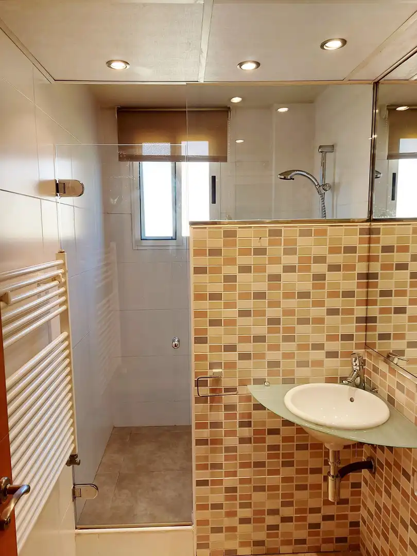 Bathroom of Houses for sale in La Pobla de Vallbona  with Air Conditioner, Heating and Private garden