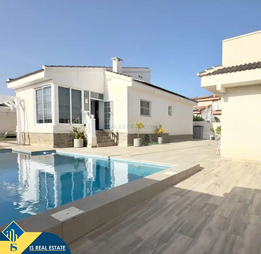 Vista exterior de Casa o xalet en venda en Rojales amb Aire condicionat, Calefacció i Jardí privat