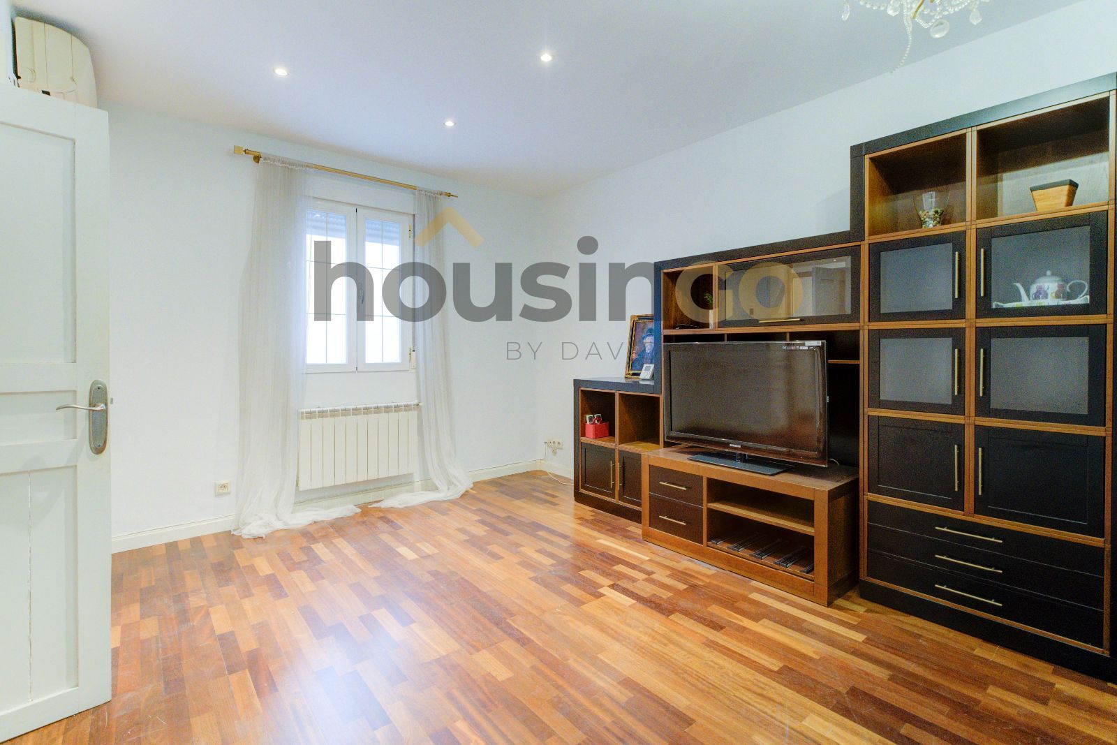 Living room of Flat for sale in  Madrid Capital  with Air Conditioner, Heating and Parquet flooring