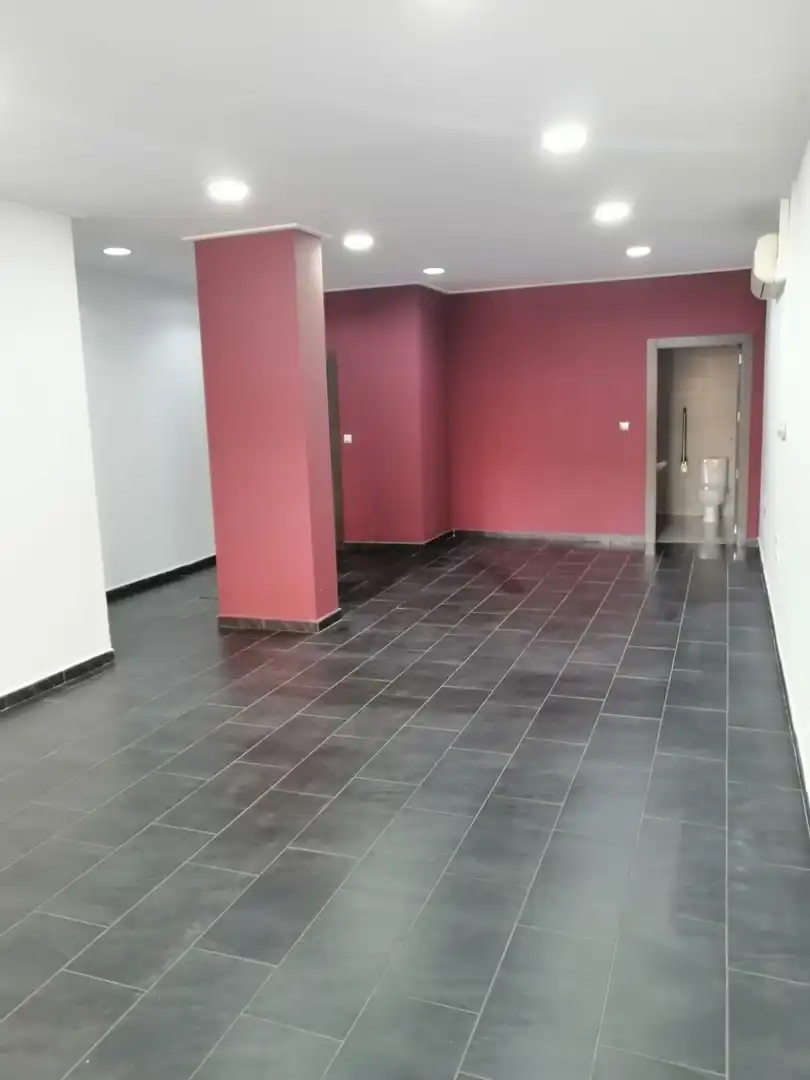 Local comercial en venda a Calle Hermanos Jiménez
