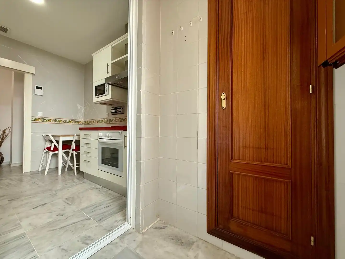 Kitchen of Flat for rent in Sevilla  with Air Conditioner, Heating and Furnished