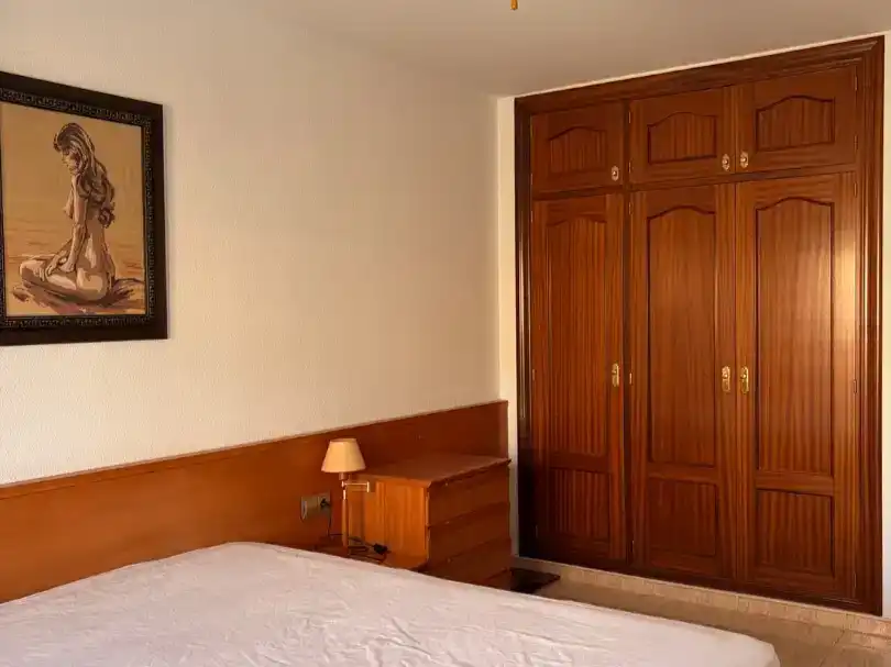 Dormitori de Dúplex per a compartir en Almería amb Aire condicionat, Moblat i Balcó