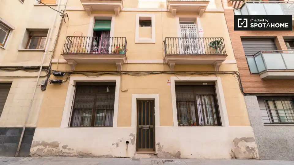 Vista exterior de Piso para compartir en Barcelona con Aire acondicionado, Calefacción y Amueblado