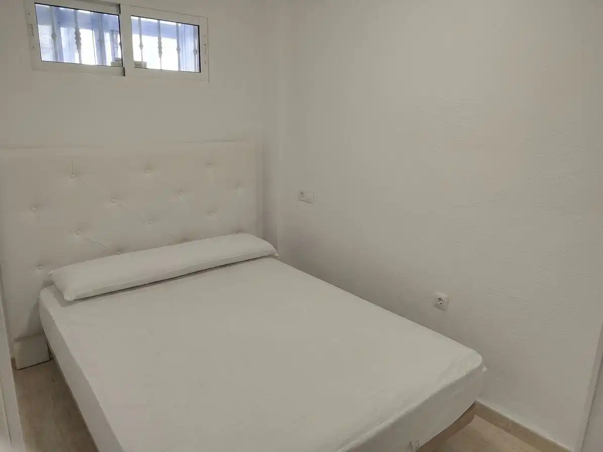 Habitación de Apartamento de alquiler en Torremolinos con Aire acondicionado, Amueblado y Piscina comunitaria