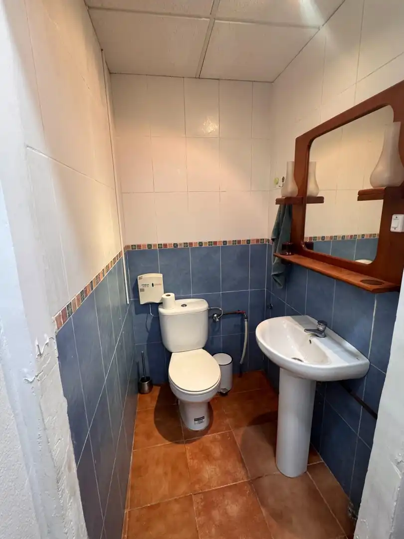 Bany de Local de lloguer en Almería
