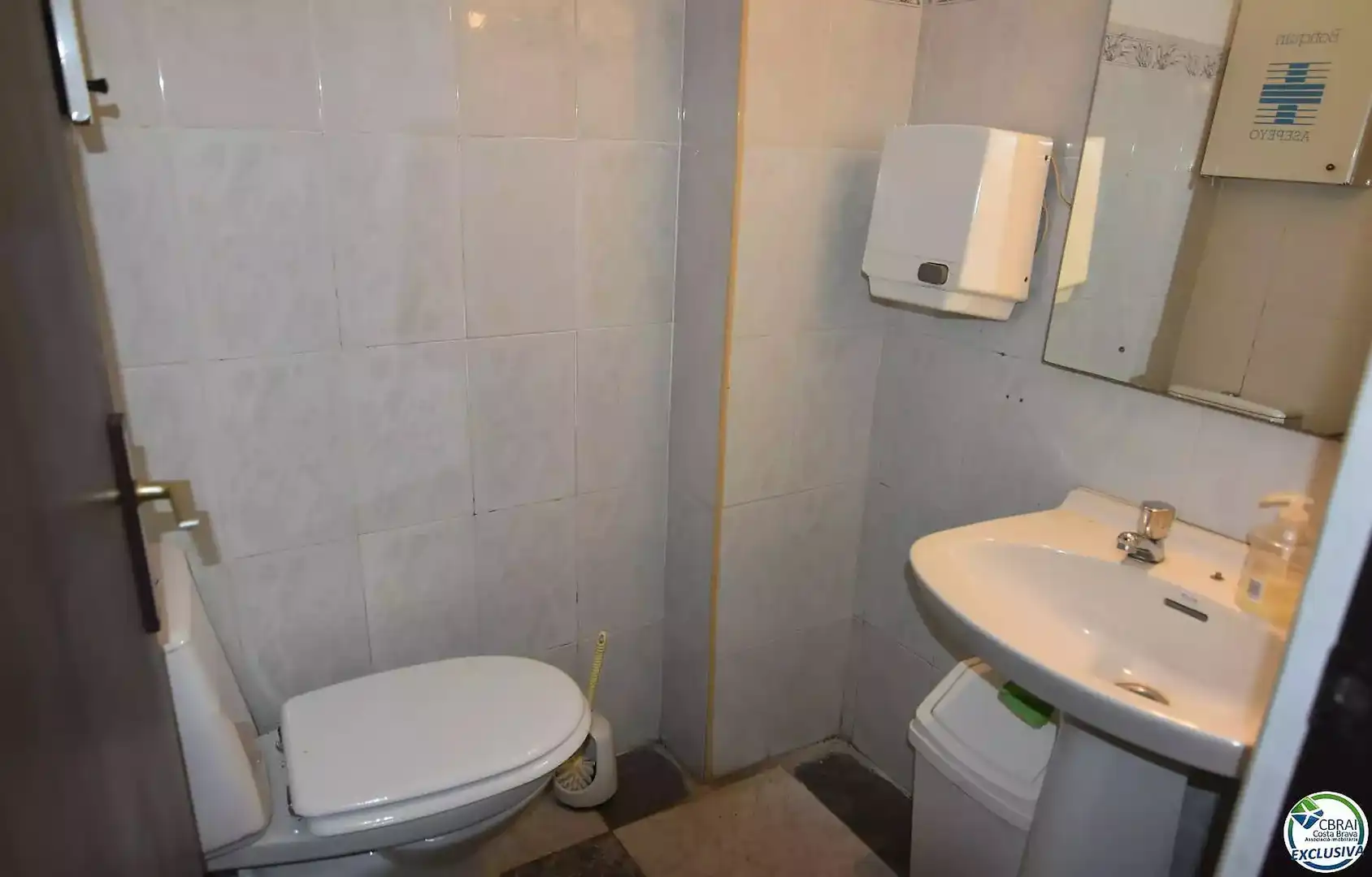 Bany de Local en venda en Roses amb Aire condicionat