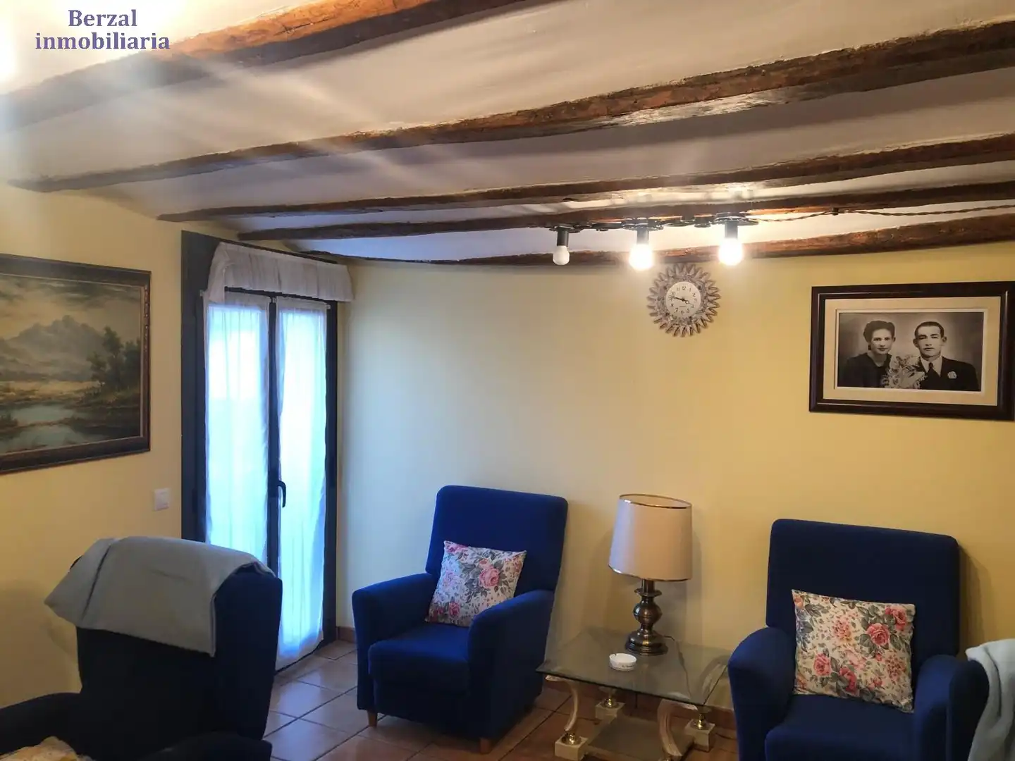 Sala d'estar de Casa o xalet en venda en Baños de Río Tobía amb Traster, Moblat i Balcó