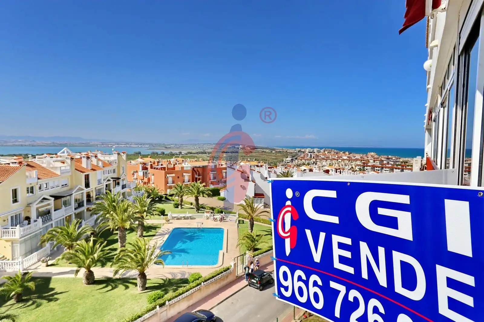 Vista exterior de Estudio en venta en Torrevieja con Terraza y Piscina comunitaria