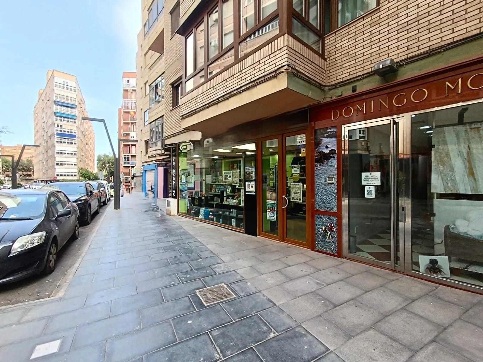 Vista exterior de Local de lloguer en  Almería Capital