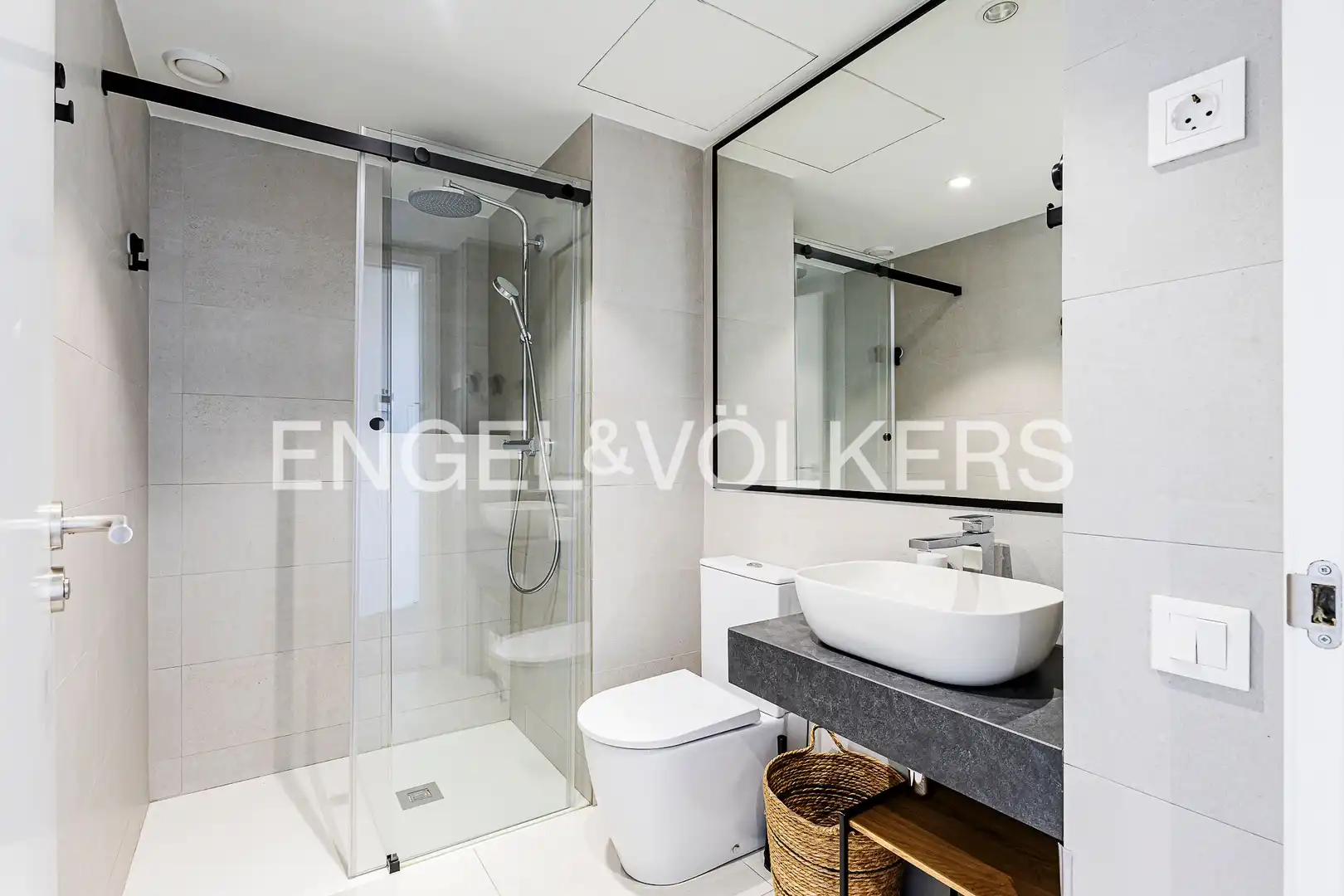 Bathroom of Duplexes for rent in Barcelona  with Air Conditioner, Heating and Private garden