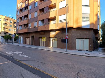 Local comercial en venta en Avenida Pío XII 13