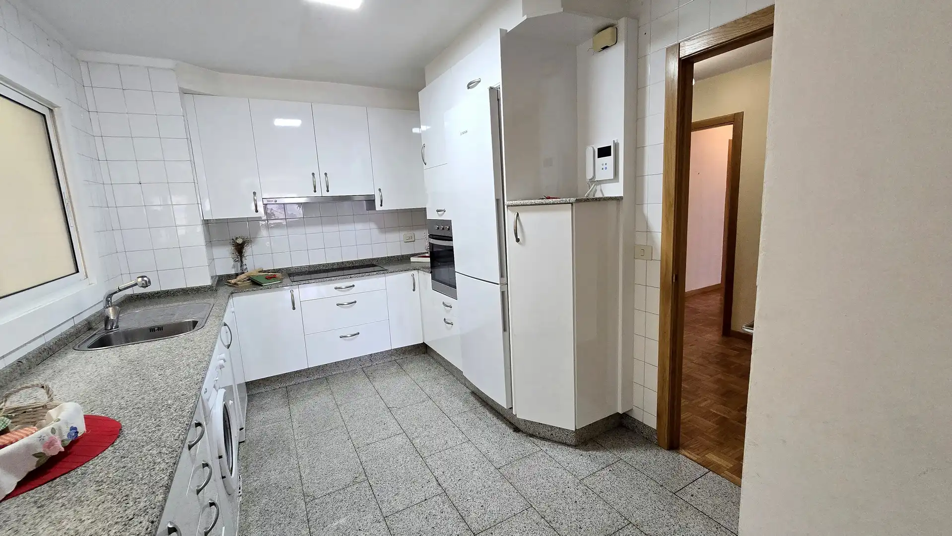 Küche von Wohnung zum Verkauf in Vigo  mit Heizung, Parkett und Abstellraum