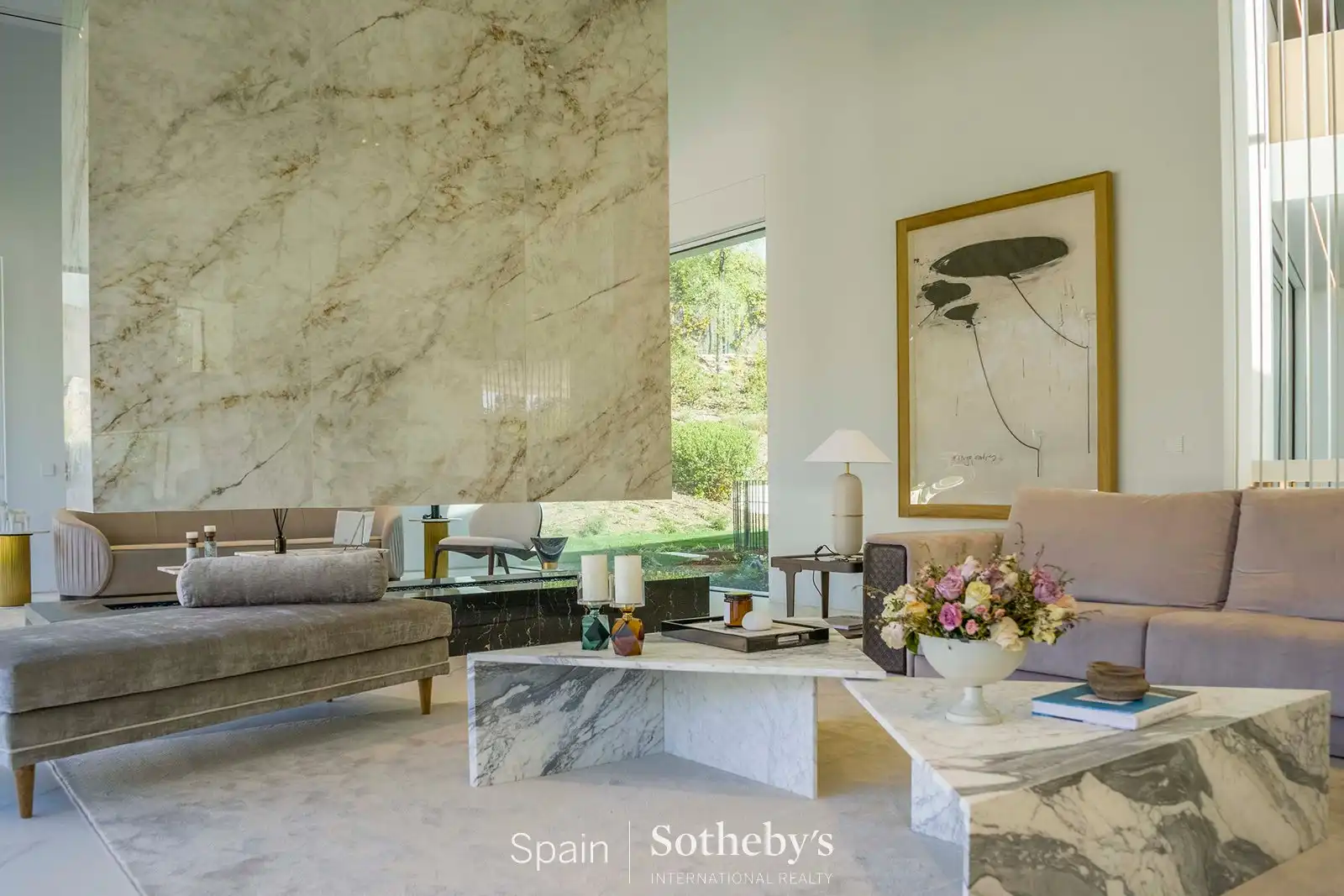 Living room of Houses for sale in Pozuelo de Alarcón  with Air Conditioner, Private garden and Terrace