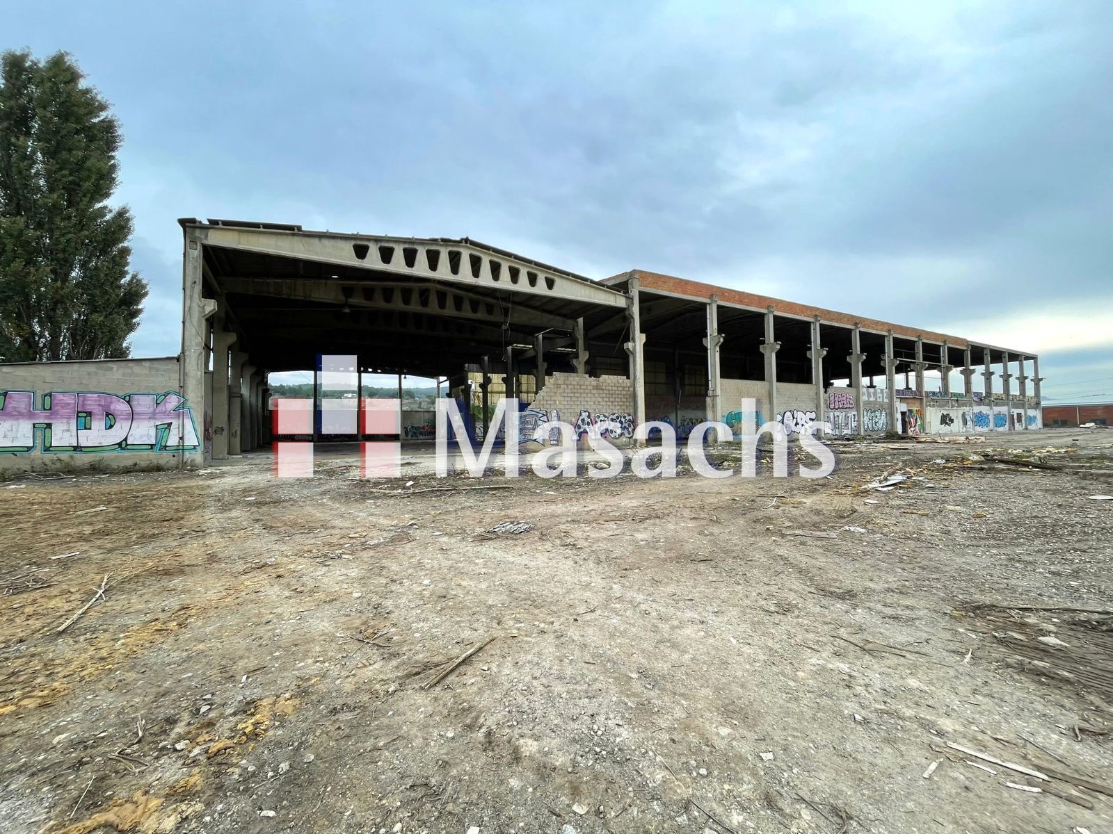 Vista exterior de Nau industrial en venda en Sant Vicenç de Castellet