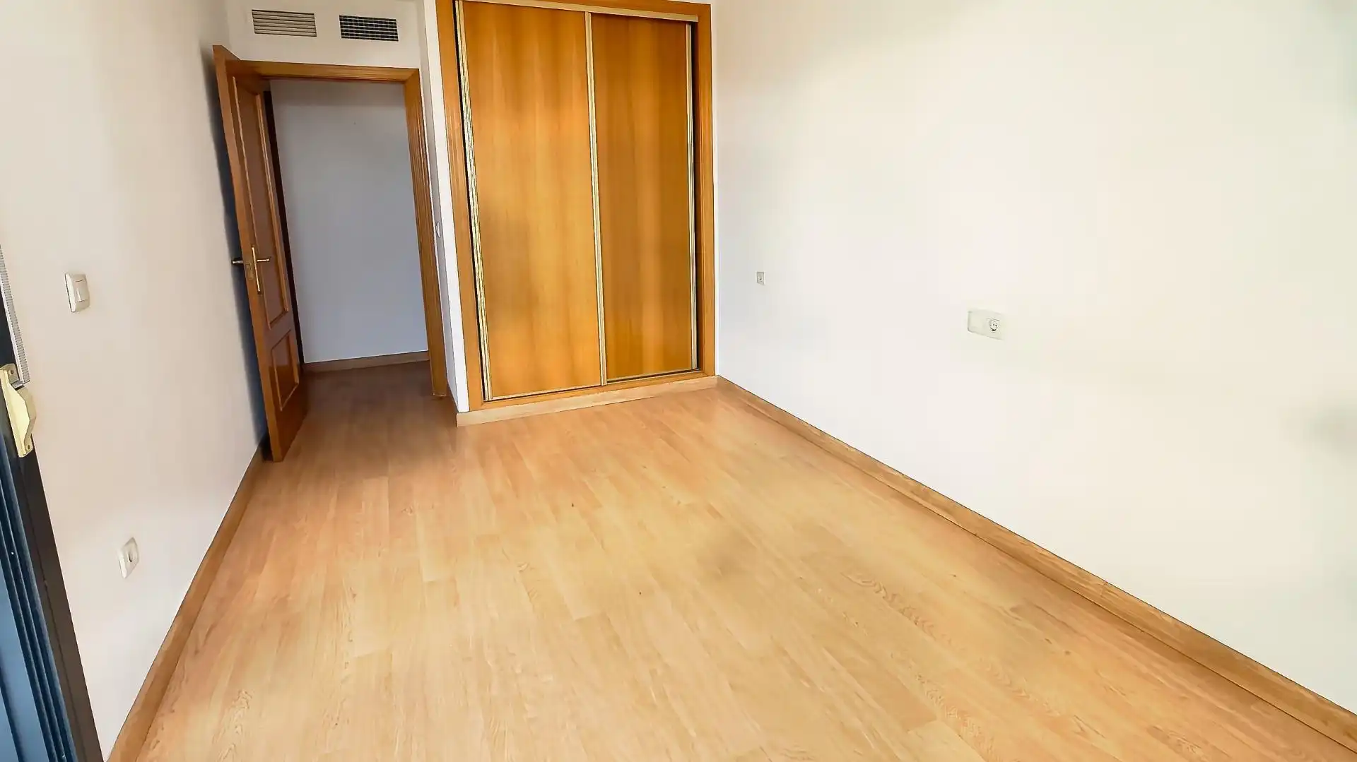 Habitación de Piso en venta en Benidorm con Aire acondicionado, Jardín privado y Terraza