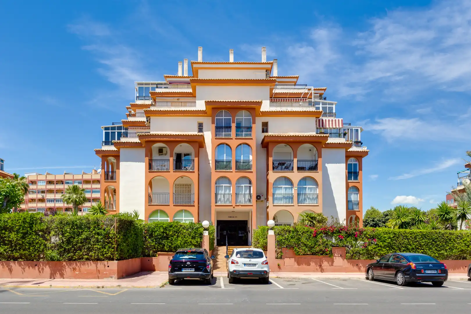 Außenansicht von Wohnung zum Verkauf in Torrevieja mit Klimaanlage, Terrasse und Balkon
