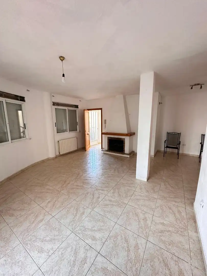 Sala d'estar de Casa adosada en venda en La Nucia amb Jardí privat, Terrassa i Traster