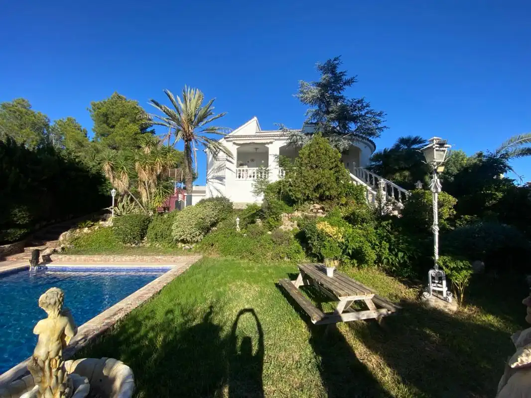 Vista exterior de Casa o xalet en venda en Bétera amb Aire condicionat, Calefacció i Jardí privat