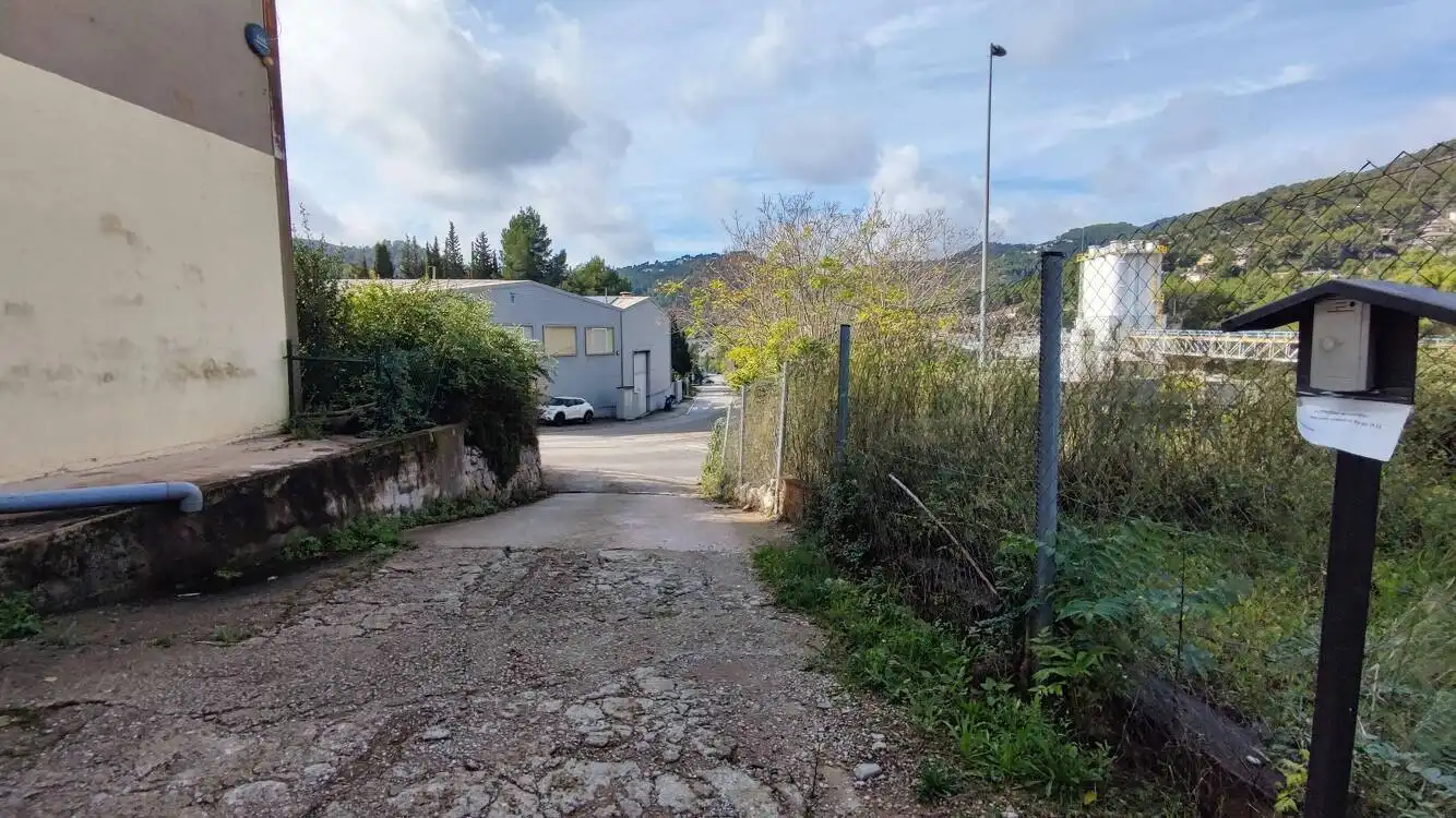 Vista exterior de Nave industrial en venta en Vallirana